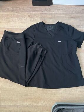 Figs Scrub- SET.  Top- Large, Botton- Large Petite.